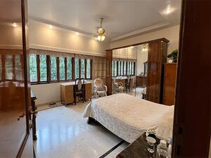 Bedroom in 4 BHK Independent House at Andheri West – for Sale