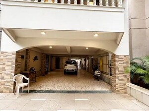 Parking in 4 BHK Independent House at Andheri West – for Sale