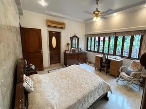 Bedroom in 4 BHK Independent House at Andheri West – for Sale
