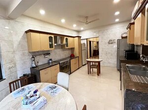 Team Area in 4 BHK Independent House at Andheri West – for Sale
