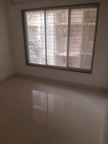 Room in 1 BHK Apartment at Hiranimanthan Shree Ganesh Krupa CHS, Kurla East – for Rent