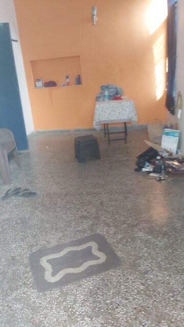 Living Room in 1.5 BHK Apartment at Mayur Vihar – for Rent