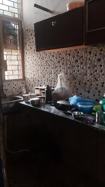 Kitchen in 1.5 BHK Apartment at Mayur Vihar – for Rent