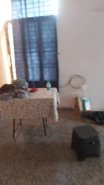 Living Room in 1.5 BHK Apartment at Mayur Vihar – for Rent