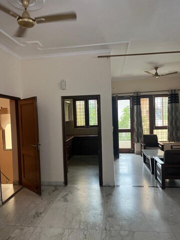 Living Room in 2 BHK Builder Floor at Sector 43 – for Rent