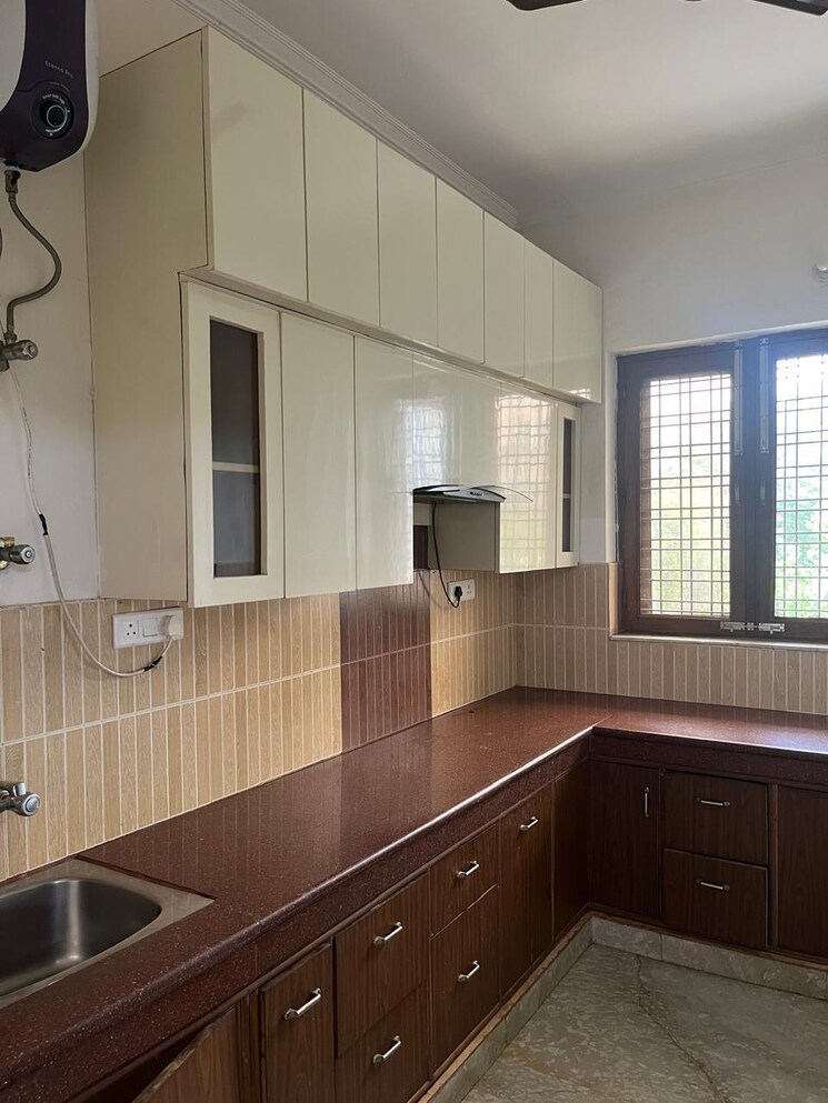 Kitchen, sector 43 2 Bedroom 190 Sq.Yd. Builder Floor In Sector 43 Gurgaon 9092774