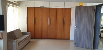Furnished Amenities in 3.5 BHK Apartment at K Raheja Raheja Classique, Andheri West – for Rent