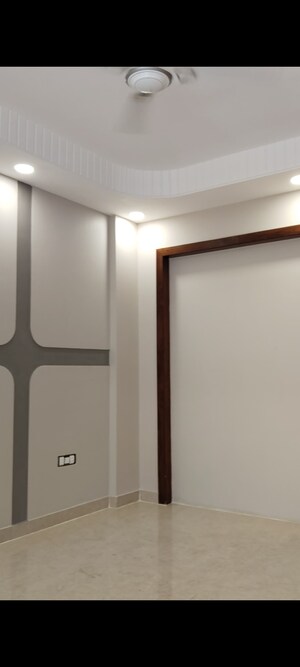 Building Lobby in 4 BHK Builder Floor at Sector 85 – for Sale