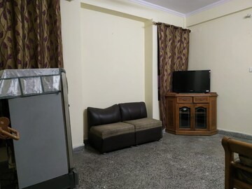 Living Room in 1 BHK Apartment at Molarband – for Rent