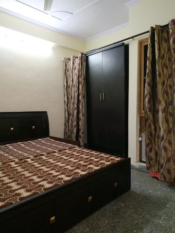 Bedroom in 1 BHK Apartment at Molarband – for Rent
