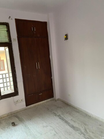 Room in 3 BHK Builder Floor at Ardee City, Sector 52 – for Rent