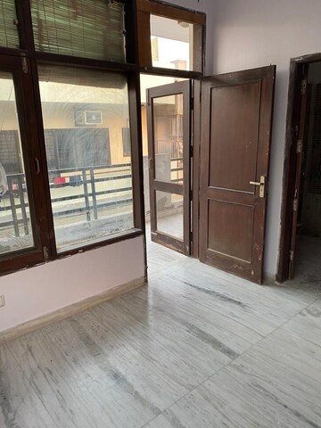 Room in 3 BHK Builder Floor at Ardee City, Sector 52 – for Rent