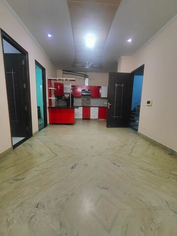 Room in 3 BHK Builder Floor at Ardee City, Sector 52 – for Rent
