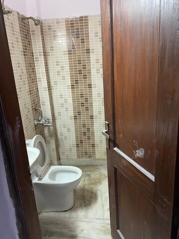 Bathroom in 3 BHK Builder Floor at Ardee City, Sector 52 – for Rent