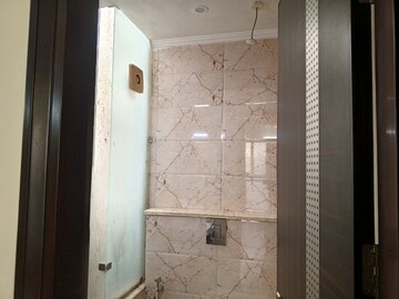 Bathroom in 3 BHK Builder Floor at AEZ Aloha, Sector 57 – for Rent