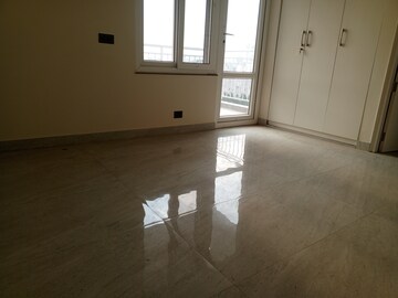 Room in 3 BHK Apartment at Ram Shanti Apartment, Sector 52 – for Rent