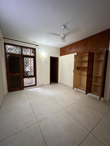 Room in 3 BHK Apartment at Shri Banke Vihari, Sector 56 – for Rent