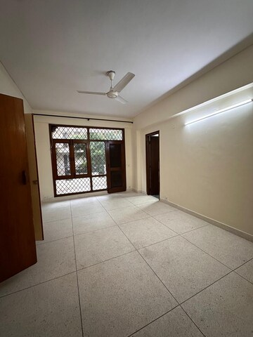 Room in 3 BHK Apartment at Shri Banke Vihari, Sector 56 – for Rent