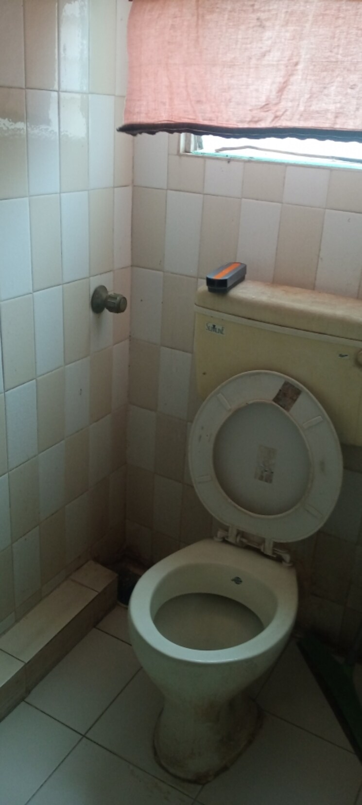 Bathroom, mahakali-model-town 1 RK 400 Sq.Ft. Apartment In Jogeshwari East Mumbai 9092871