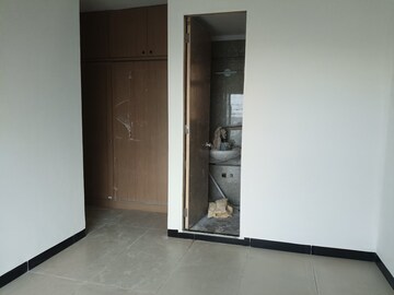 Room in 2 BHK Apartment at Sheth Vasant Oasis, Andheri East – for Rent