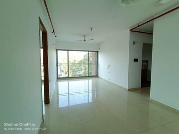 Room in 2 BHK Apartment at Kalpataru The Sunrise, Kolshet Road – for Rent