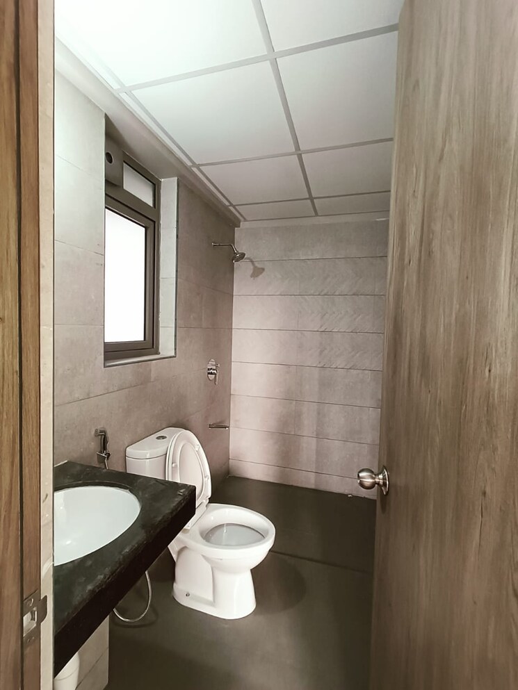 Bathroom, kalpataru-paramount 2 Bedroom 672 Sq.Ft. Apartment In Kapur Bawdi Thane 9092890