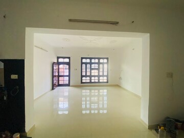 Room in 3 BHK Apartment at Nirala Estate II, Tech Zone 4 Greater Noida – for Sale