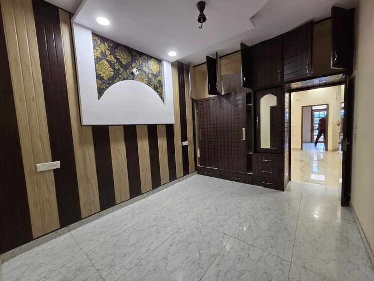 Room, dhakoli 3 Bedroom 126 Sq.Yd. Apartment In Dhakoli Zirakpur 9092938