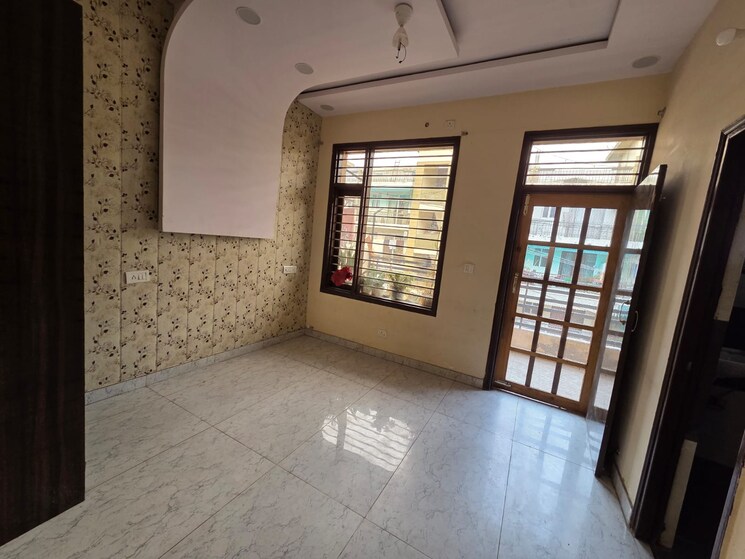 Room, dhakoli 3 Bedroom 126 Sq.Yd. Apartment In Dhakoli Zirakpur 9092938