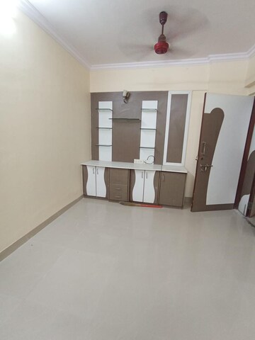 Room in 1 BHK Apartment at Sadguru Complex I, Goregaon East – for Rent