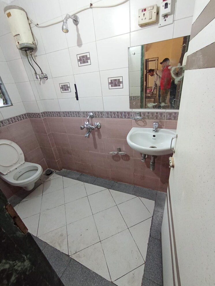Bathroom, sadguru-complex-i 1 Bedroom 600 Sq.Ft. Apartment In Goregaon East Mumbai 9092954
