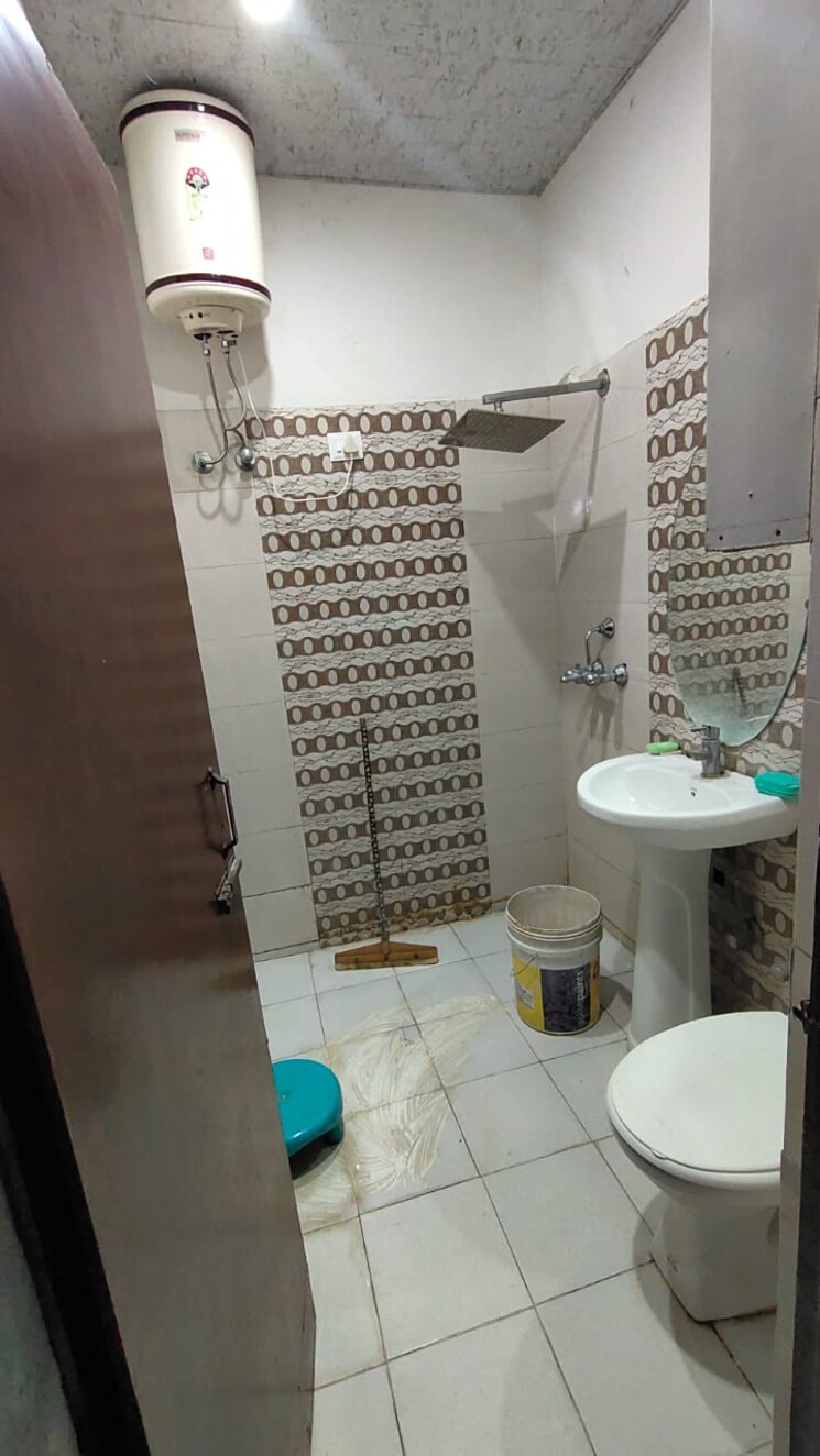 Bathroom, dhakoli 2 Bedroom 100 Sq.Yd. Apartment In Dhakoli Zirakpur 9092958