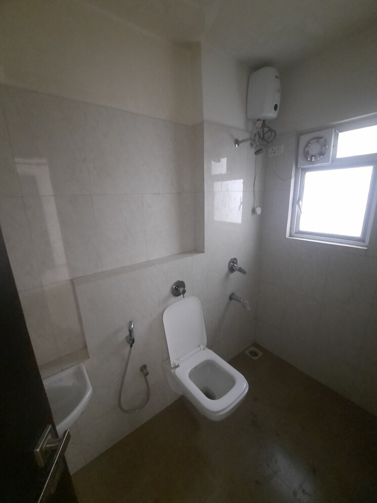 Bathroom, puranik-hometown 1 Bedroom 433 Sq.Ft. Apartment In Ghodbunder Road Thane 9092970