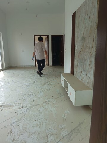 Room in 3 BHK Apartment at Ace Divino, Sector 1 Greater Noida – for Rent