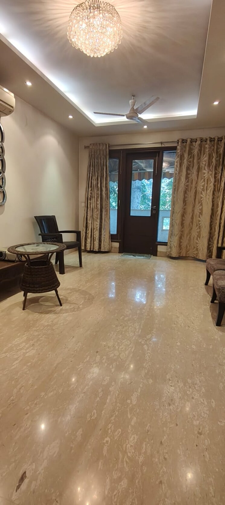 Living Room, dlf-regency-park-ii 3 Bedroom 1777 Sq.Ft. Apartment In Sector 27 Gurgaon 9092999