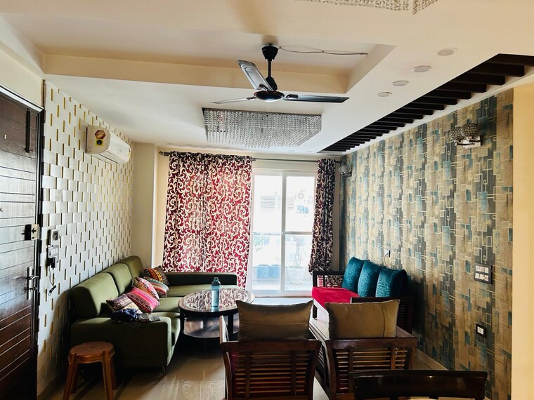 Living Room, dlf-the-magnolias 4 Bedroom 6400 Sq.Ft. Apartment In Sector 42 Gurgaon 9093015