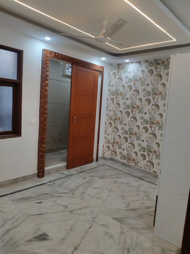 Room, govindpuri 3 Bedroom 900 Sq.Ft. Builder Floor In Govindpuri Delhi 9093031