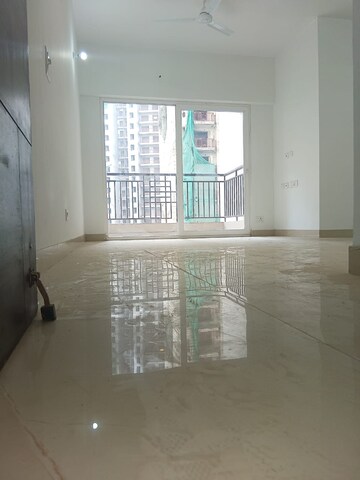 Room in 3 BHK Apartment at Ace Divino, Sector 1 Greater Noida – for Rent