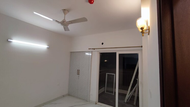 Room, sector 1 4 Bedroom 1875 Sq.Ft. Apartment In Sector 1 Noida 9093052