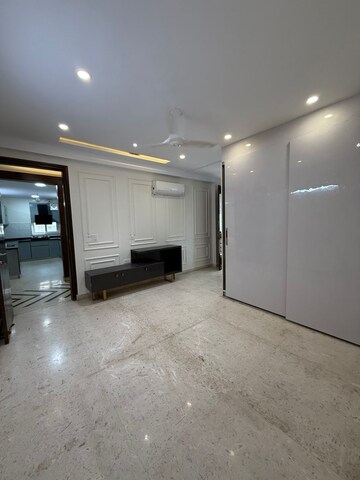 Room in 4 BHK Apartment at DLF Westend Heights, Sector 53 – for Sale