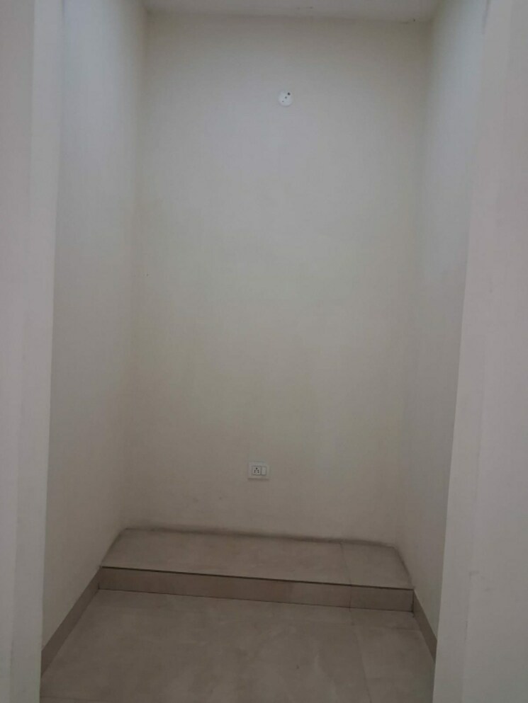 Room, sector 28 4 Bedroom 350 Sq.Yd. Builder Floor In Sector 28 Faridabad 9093066