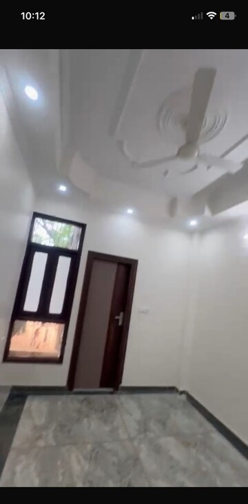 Room in 3 BHK Builder Floor at Vasundhara Sector 1 – for Rent