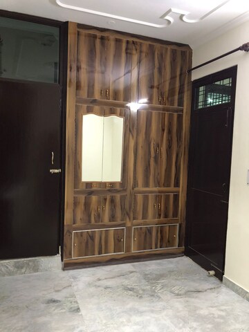Room in 2 BHK Builder Floor at Sector 4 – for Rent