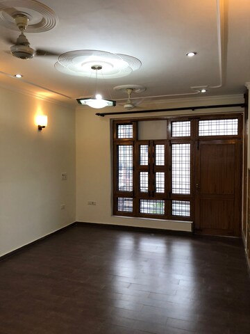 Room in 2 BHK Builder Floor at Sector 4 – for Rent