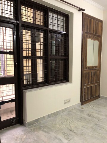 Room in 2 BHK Builder Floor at Sector 4 – for Rent