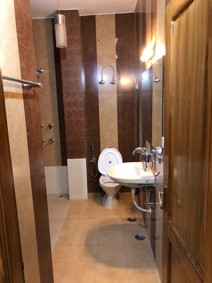 Bathroom, sector 4 2 Bedroom 150 Sq.Yd. Builder Floor In Sector 4 Gurgaon 9093074