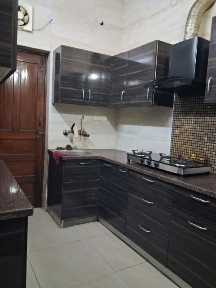 Kitchen, sector 28 2.5 Bedroom 250 Sq.Yd. Builder Floor In Sector 28 Faridabad 9093080