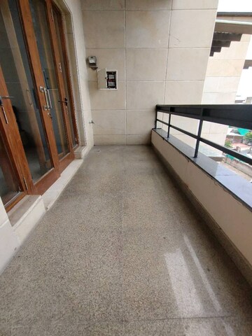 Balcony in 2 BHK Builder Floor at Sector 9a – for Rent