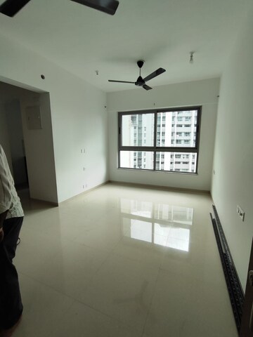 Room in 2 BHK Apartment at Kalpataru Immensa, Kolshet Road – for Rent