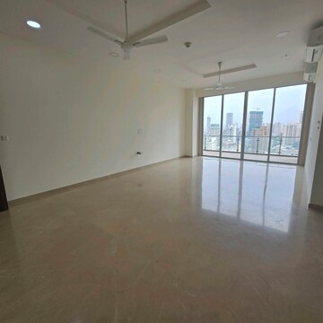 Room in 3 BHK Apartment at Kohinoor Square Altissimo, Dadar West – for Sale